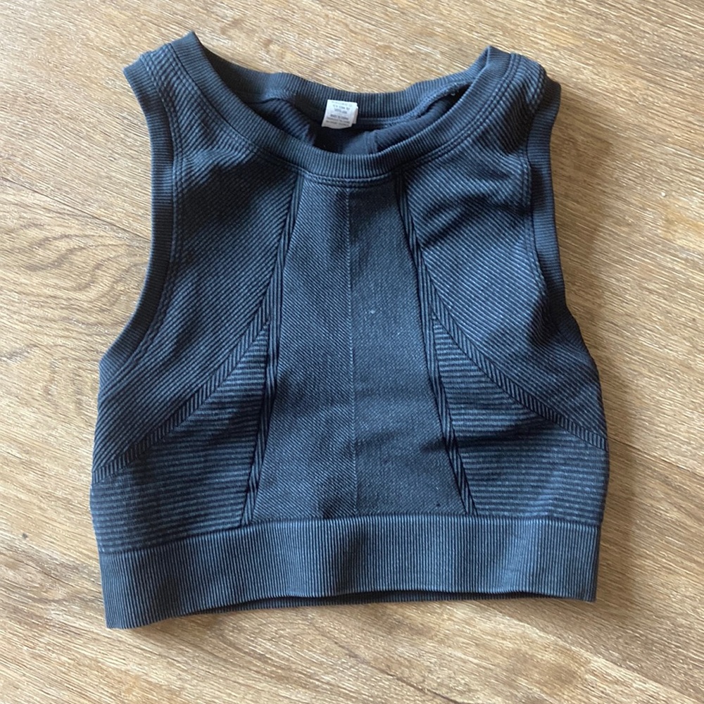 black sports bra